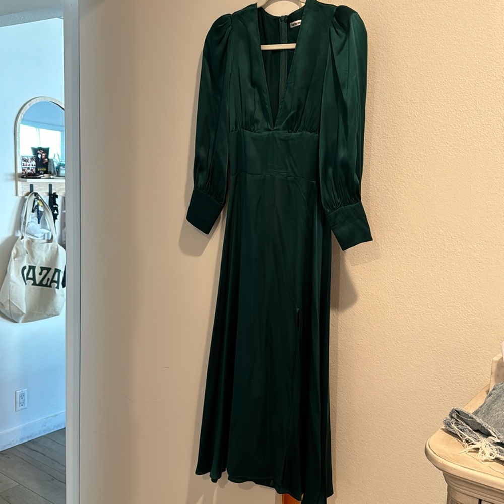 Gently worn long sleeve green silk reformation dress.